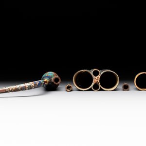 Three Chinese water pipes, two mouth pieces and a cloisonné opium box and cover, 19th C. — photo 11