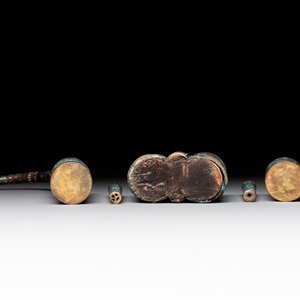 Three Chinese water pipes, two mouth pieces and a cloisonné opium box and cover, 19th C. — photo 12