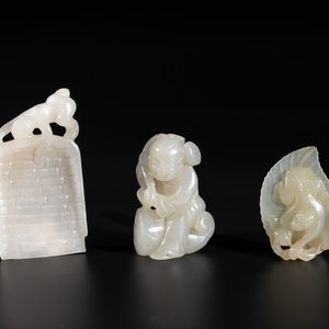 Three Chinese white and celadon jade carvings of a boy and two monkeys, 19th C. — photo 1