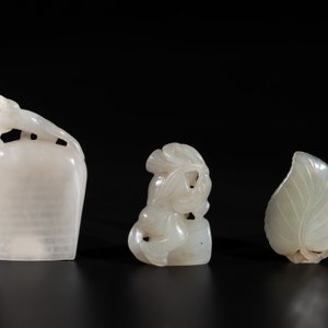 Three Chinese white and celadon jade carvings of a boy and two monkeys, 19th C. — photo 3