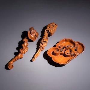 Three Chinese wooden carvings, 20th C. — photo 1