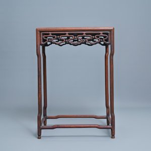 Three Chinese wooden nesting side tables, 19th C. — 照片 13
