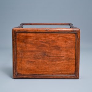 Three Chinese wooden nesting side tables, 19th C. — 照片 9