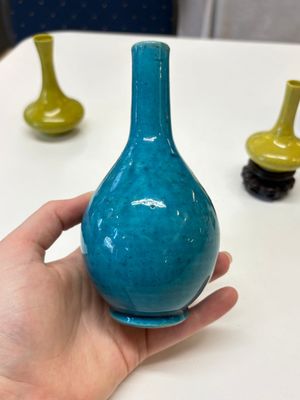 Three Chinese yellow-glazed vases and two turquoise-glazed vases, 19th C. — photo 11