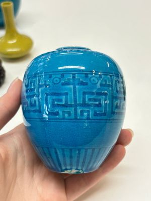Three Chinese yellow-glazed vases and two turquoise-glazed vases, 19th C. — photo 25