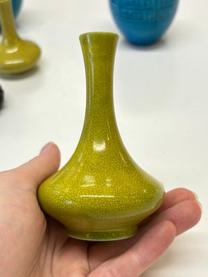 Three Chinese yellow-glazed vases and two turquoise-glazed vases, 19th C. — photo 31