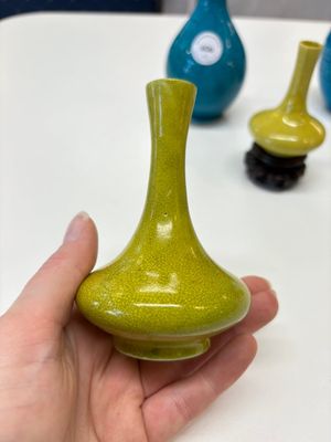 Three Chinese yellow-glazed vases and two turquoise-glazed vases, 19th C. — photo 4