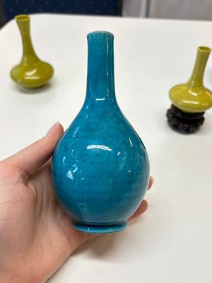 Three Chinese yellow-glazed vases and two turquoise-glazed vases, 19th C. — photo 10