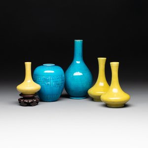 Three Chinese yellow-glazed vases and two turquoise-glazed vases, 19th C. — photo 1