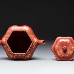 Three Chinese Yixing stoneware teapots and covers,  Jingxi Xu Wenting Zhi 荊溪徐溫庭製 and Yang Xian Xi Yin Shi Wang 陽羨惜陰室王 mark, 20th C. — photo 12