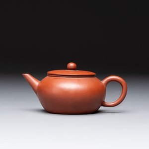 Three Chinese Yixing stoneware teapots and covers,  Jingxi Xu Wenting Zhi 荊溪徐溫庭製 and Yang Xian Xi Yin Shi Wang 陽羨惜陰室王 mark, 20th C. — photo 14