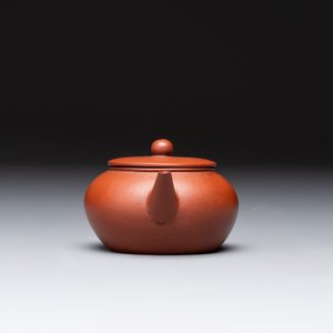 Three Chinese Yixing stoneware teapots and covers,  Jingxi Xu Wenting Zhi 荊溪徐溫庭製 and Yang Xian Xi Yin Shi Wang 陽羨惜陰室王 mark, 20th C. — photo 15