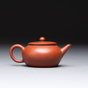 Three Chinese Yixing stoneware teapots and covers,  Jingxi Xu Wenting Zhi 荊溪徐溫庭製 and Yang Xian Xi Yin Shi Wang 陽羨惜陰室王 mark, 20th C. — photo 16