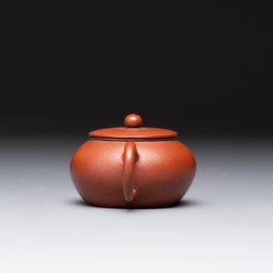 Three Chinese Yixing stoneware teapots and covers,  Jingxi Xu Wenting Zhi 荊溪徐溫庭製 and Yang Xian Xi Yin Shi Wang 陽羨惜陰室王 mark, 20th C. — photo 17