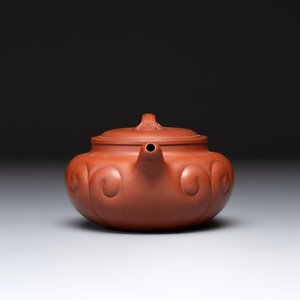 Three Chinese Yixing stoneware teapots and covers,  Jingxi Xu Wenting Zhi 荊溪徐溫庭製 and Yang Xian Xi Yin Shi Wang 陽羨惜陰室王 mark, 20th C. — photo 3