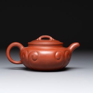 Three Chinese Yixing stoneware teapots and covers,  Jingxi Xu Wenting Zhi 荊溪徐溫庭製 and Yang Xian Xi Yin Shi Wang 陽羨惜陰室王 mark, 20th C. — photo 4