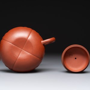 Three Chinese Yixing stoneware teapots and covers,  Jingxi Xu Wenting Zhi 荊溪徐溫庭製 and Yang Xian Xi Yin Shi Wang 陽羨惜陰室王 mark, 20th C. — photo 7