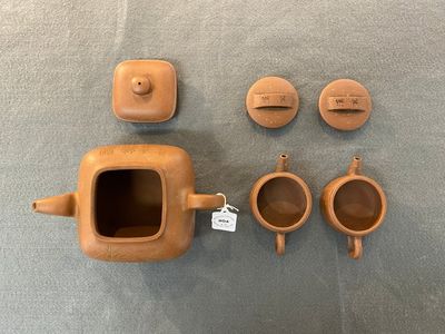 Three Chinese Yixing stoneware teapots and covers, Republic — 照片 3