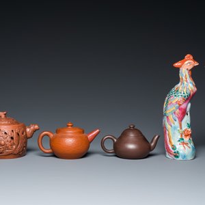 Three Chinese Yixing stoneware teapots with covers and a pair of famille rose pheasants, 19/20th C. — 照片 2