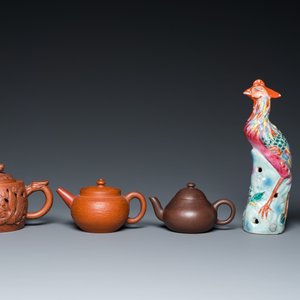 Three Chinese Yixing stoneware teapots with covers and a pair of famille rose pheasants, 19/20th C. — 照片 3