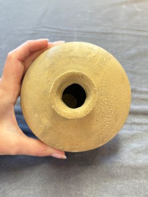 Three cream-glazed bottle vases and two jarlets from the Jepara shipwreck, Dehua or Anxi kilns, Song — 照片 11