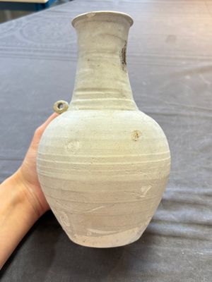 Three cream-glazed bottle vases and two jarlets from the Jepara shipwreck, Dehua or Anxi kilns, Song — 照片 13