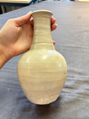 Three cream-glazed bottle vases and two jarlets from the Jepara shipwreck, Dehua or Anxi kilns, Song — 照片 22
