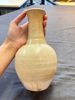 Three cream-glazed bottle vases and two jarlets from the Jepara shipwreck, Dehua or Anxi kilns, Song — 照片 26