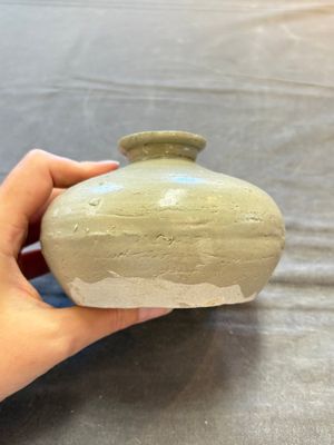Three cream-glazed bottle vases and two jarlets from the Jepara shipwreck, Dehua or Anxi kilns, Song — 照片 4