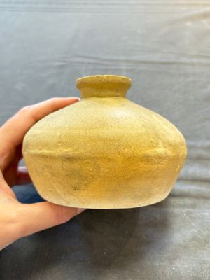 Three cream-glazed bottle vases and two jarlets from the Jepara shipwreck, Dehua or Anxi kilns, Song — 照片 7