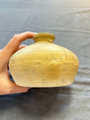 Three cream-glazed bottle vases and two jarlets from the Jepara shipwreck, Dehua or Anxi kilns, Song — 照片 9