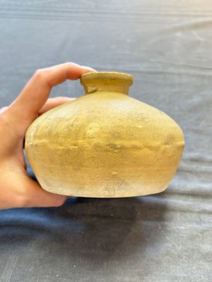 Three cream-glazed bottle vases and two jarlets from the Jepara shipwreck, Dehua or Anxi kilns, Song — 照片 10