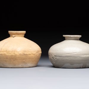Three cream-glazed bottle vases and two jarlets from the Jepara shipwreck, Dehua or Anxi kilns, Song — 照片 11