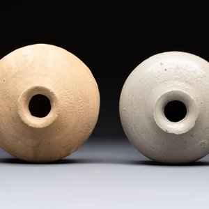 Three cream-glazed bottle vases and two jarlets from the Jepara shipwreck, Dehua or Anxi kilns, Song — 照片 12