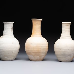 Three cream-glazed bottle vases and two jarlets from the Jepara shipwreck, Dehua or Anxi kilns, Song — 照片 4