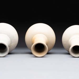 Three cream-glazed bottle vases and two jarlets from the Jepara shipwreck, Dehua or Anxi kilns, Song — 照片 6