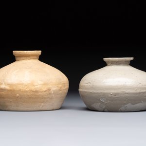 Three cream-glazed bottle vases and two jarlets from the Jepara shipwreck, Dehua or Anxi kilns, Song — 照片 9