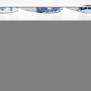 Three Dutch Delft blue and white chinoiserie vases, 17/18th C. — photo 1