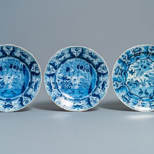Three Dutch Delft blue and white dishes with ducks, 18th C. — 照片 2