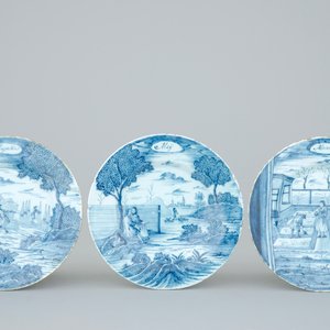 Three Dutch Delft blue and white month plates, 18th C. — 照片 1