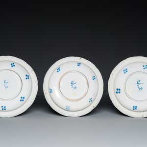 Three Dutch Delft blue and white plates with floral design, 1st quarter 18th C. — photo 3