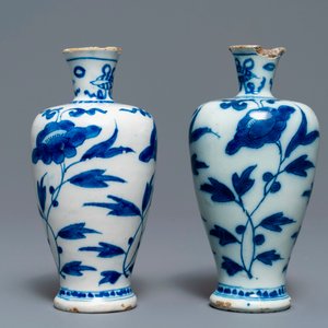 Three Dutch Delft blue and white vases and a chinoiserie jug, 17/18th C. — 照片 4