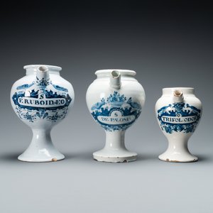 Three Dutch Delft blue and white wet drug jars, 18th C. — photo 3