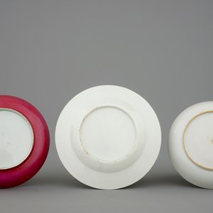 Three famille rose plates, Chinese and Samson, 18/19th C. — photo 2