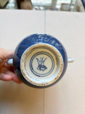 Three famille verte-style and verte biscuit-style teapots, a wine pot and a model of Dongfang Shuo, Samson, Paris, Ding mark, 19th C. — foto 20