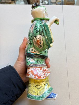 Three famille verte-style and verte biscuit-style teapots, a wine pot and a model of Dongfang Shuo, Samson, Paris, Ding mark, 19th C. — foto 34