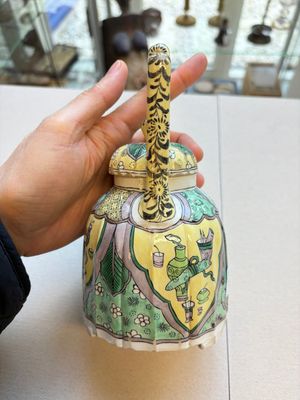 Three famille verte-style and verte biscuit-style teapots, a wine pot and a model of Dongfang Shuo, Samson, Paris, Ding mark, 19th C. — foto 9
