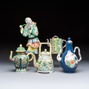Three famille verte-style and verte biscuit-style teapots, a wine pot and a model of Dongfang Shuo, Samson, Paris, Ding mark, 19th C. — foto 1