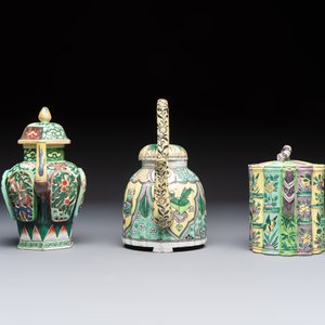 Three famille verte-style and verte biscuit-style teapots, a wine pot and a model of Dongfang Shuo, Samson, Paris, Ding mark, 19th C. — foto 5