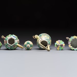 Three famille verte-style and verte biscuit-style teapots, a wine pot and a model of Dongfang Shuo, Samson, Paris, Ding mark, 19th C. — foto 6
